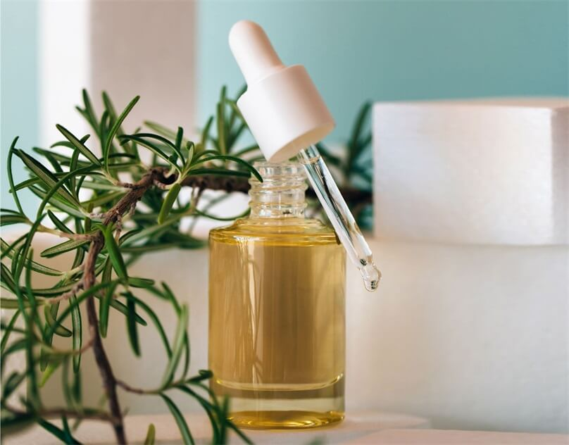 Produtos para o cuidado do cabelo com alecrim